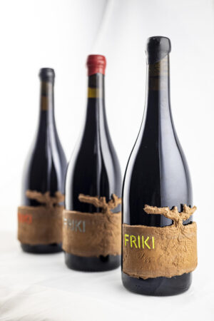 3 botellas de Vino Friki con etiqueta de barro